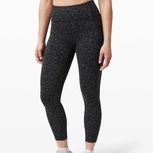 Lululemon Invigorate High-Rise Tight 25" - size 4